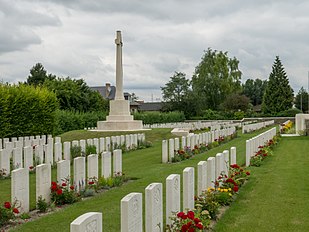 310px-Vermelles_British_Cemetery-17[1]